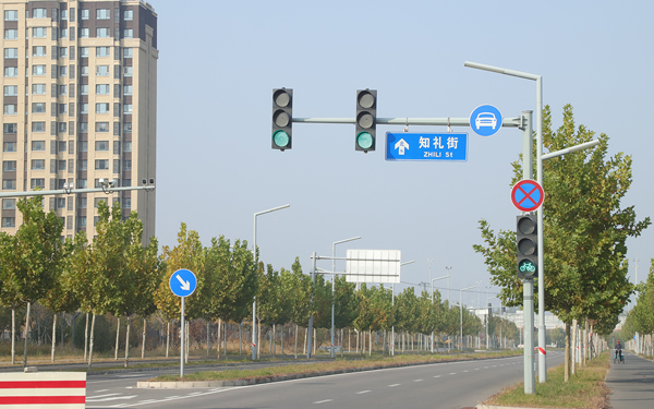 4 feux de signalisation et luminaires basse consommation, projet Sichuang, intersection Lixian