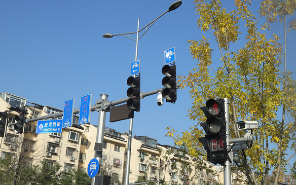 En attente de transfert et d'équipement de 300 luminaires, projet Wangjing, Hongtai West Street et Hongchang Road