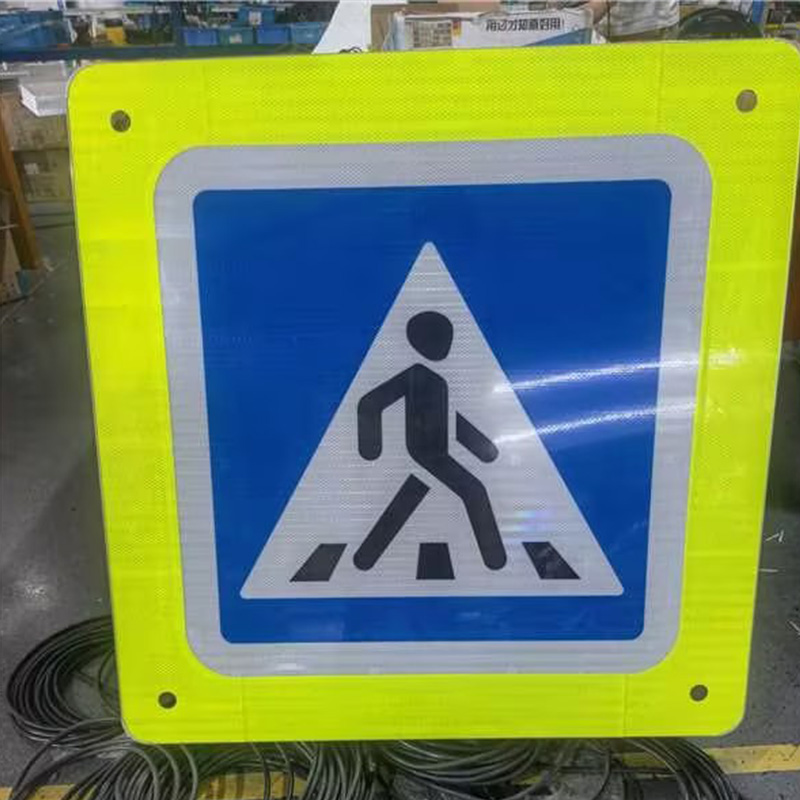 Panneaux de passage pi&eacute;ton lumineux de l'int&eacute;rieur