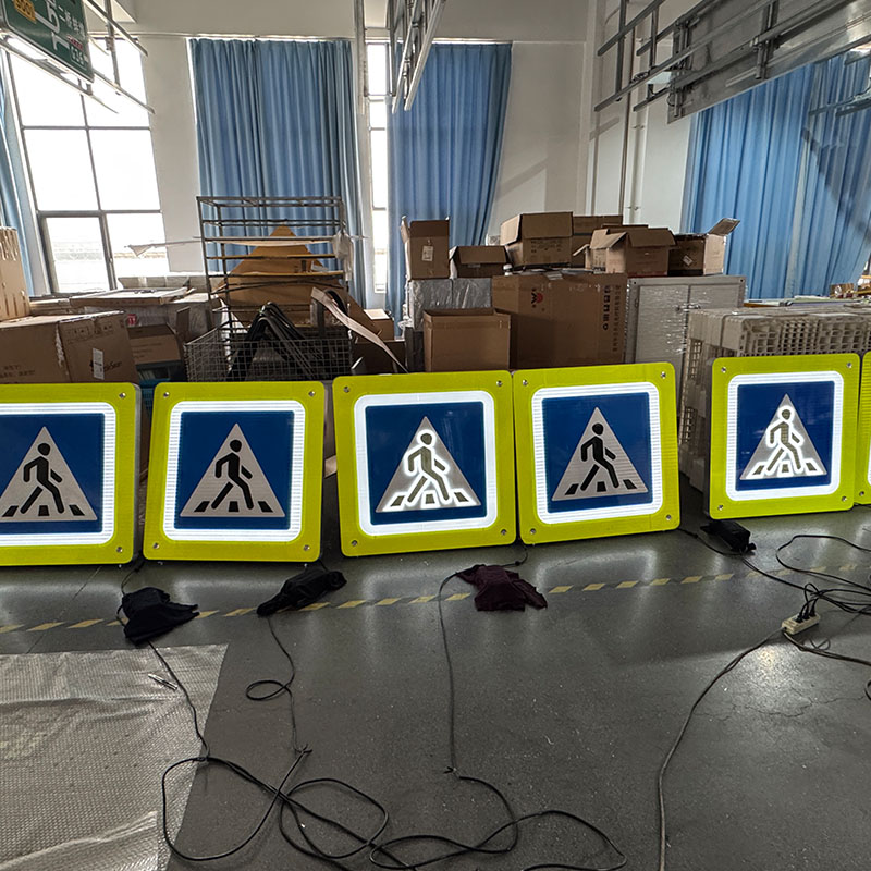 Panneaux de passage pi&eacute;ton lumineux de l'int&eacute;rieur