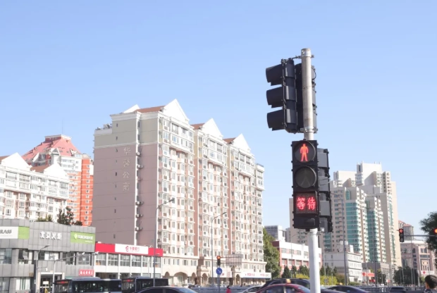 Les signaux sonores pour piétons FAMA avec boîtier en plastique atteignent plus de 7 500 unités vendues en novembre, déployées à plus de 1 000 intersections. Les signaux sonores pour piétons FAMA avec boîtier en plastique atteignent plus de 7 500 unités vendues en novembre, déployées à plus de 1 000 intersections.